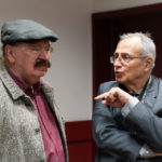 Profesorowie Zbigniew Przerembski i Piotr Dahlig rozmawiają.