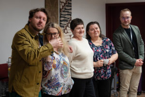 Pozowane zdjęcie grupy uczestników